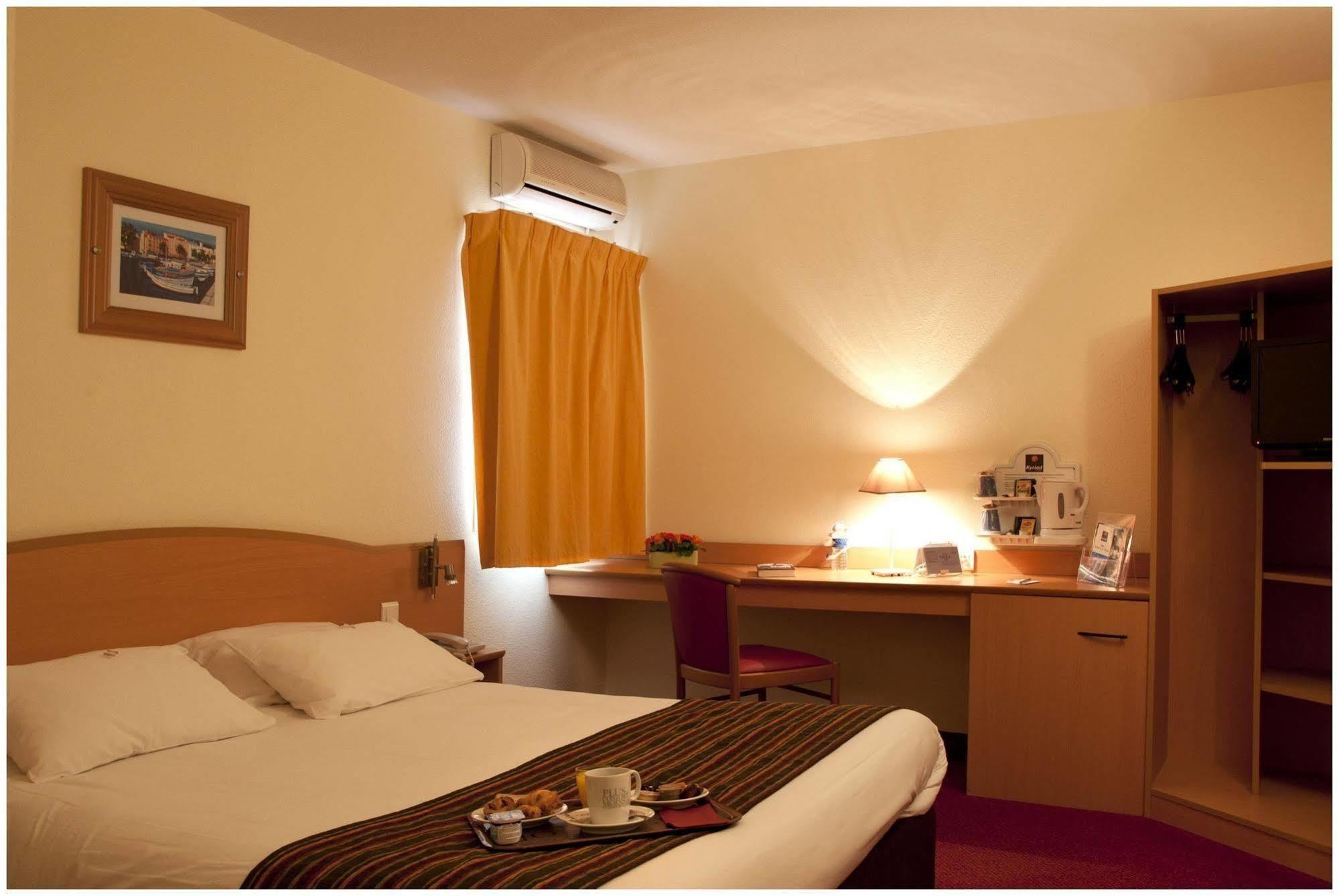 Kyriad Sète - Balaruc Bagian luar foto